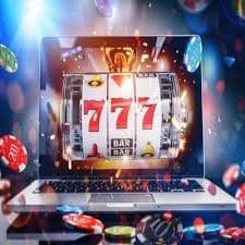 Dealer kasino langsung di meja blackjack dengan streaming multi-kamera di aplikasi mobile lombaqq